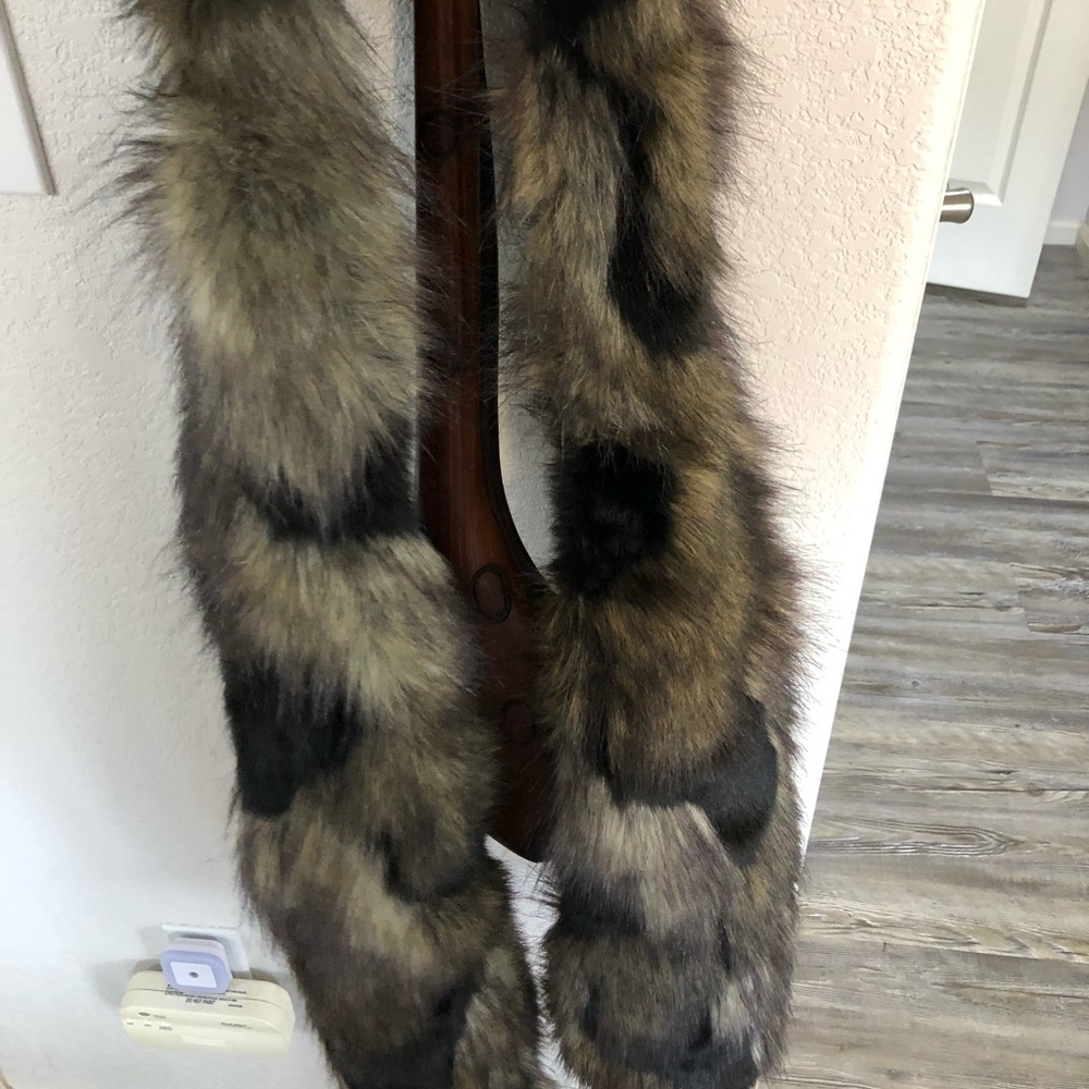 New and never worn Faux fur scarf